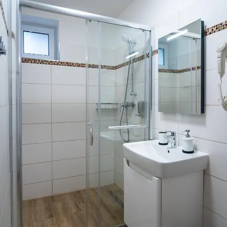 Hotel - - S Vinnym Sklepem Venuse