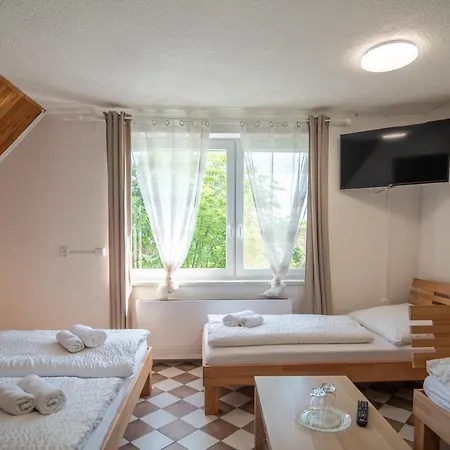 - - S Vinnym Sklepem Venuse Mikulov