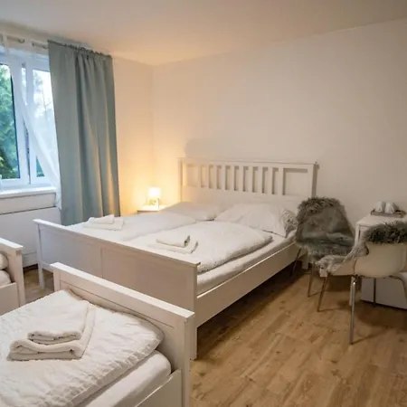 Hotel - - S Vinnym Sklepem Venuse 3*