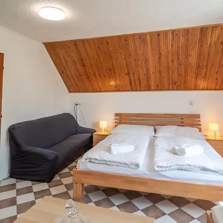 - - S Vinnym Sklepem Venuse 3* Mikulov