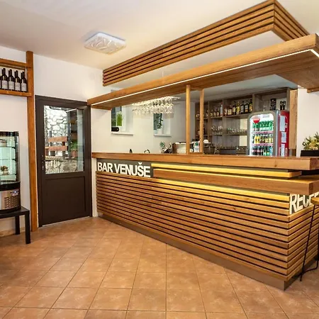- - S Vinnym Sklepem Venuse Hotel