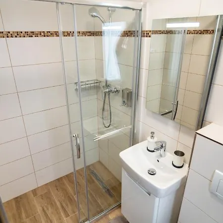 Hotel - - S Vinnym Sklepem Venuse