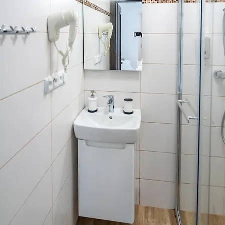 Hotel - - S Vinnym Sklepem Venuse 3*