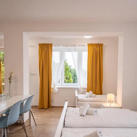 - - S Vinnym Sklepem Venuse 3* Mikulov