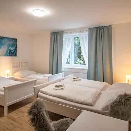 Hotel - - S Vinnym Sklepem Venuse 3*