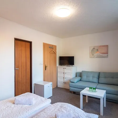 Hotel - - S Vinným Sklepem Venuše 3*