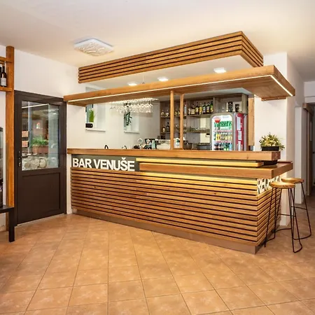 - - S Vinným Sklepem Venuše Hotel Mikulov