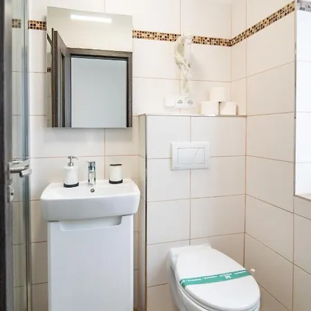 - - S Vinnym Sklepem Venuse 3* Mikulov