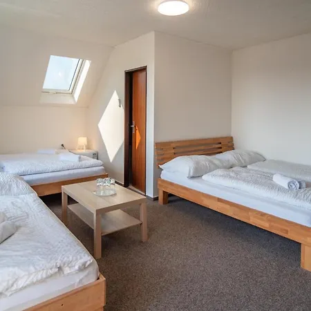 - - S Vinnym Sklepem Venuse 3* Mikulov