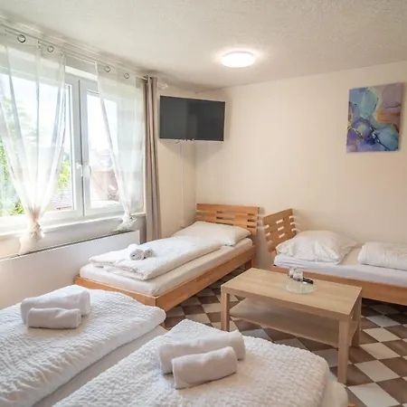 - - S Vinnym Sklepem Venuse 3* Mikulov