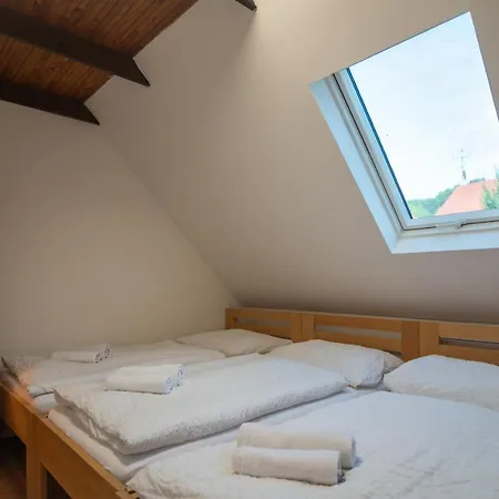 Hotel - - S Vinným Sklepem Venuše