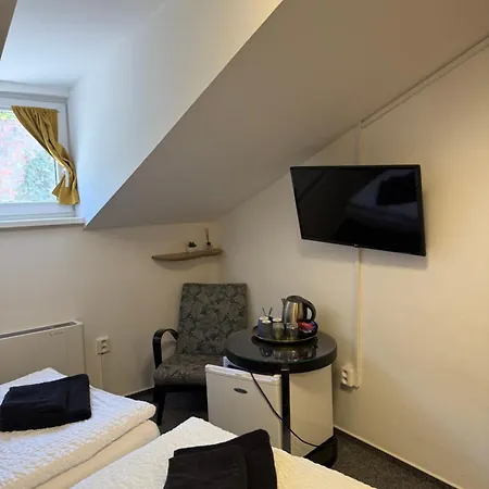 - - S Vinnym Sklepem Venuse Hotel