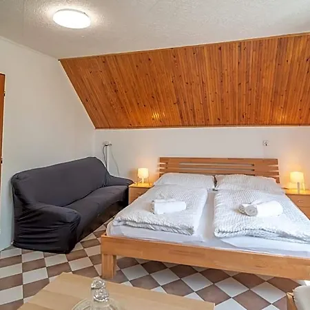- - S Vinným Sklepem Venuše Hotel 3*