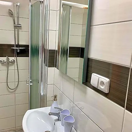- - S Vinným Sklepem Venuše 3*