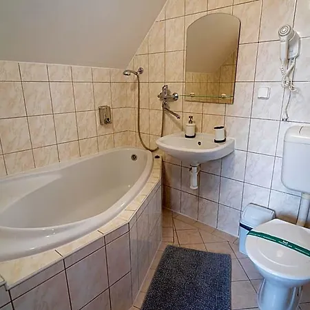 - - S Vinným Sklepem Venuše 3* Mikulov