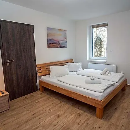 - - S Vinným Sklepem Venuše Hotel 3*