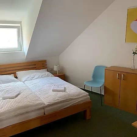 - - S Vinným Sklepem Venuše Hotel 3*