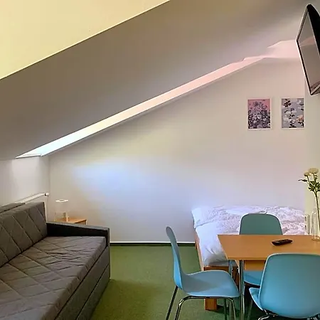 - - S Vinným Sklepem Venuše Hotel 3*