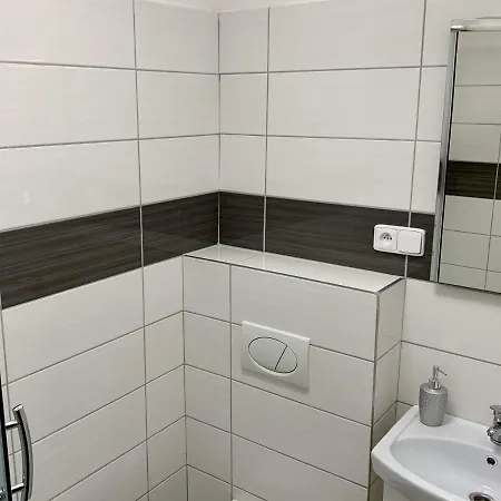 Hotel - - S Vinnym Sklepem Venuse 3*