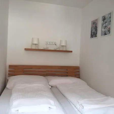- - S Vinnym Sklepem Venuse 3* Mikulov