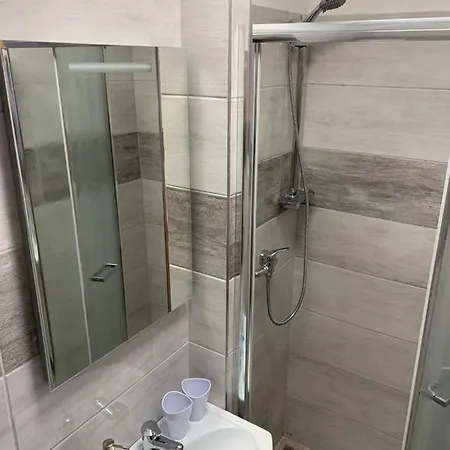 - - S Vinnym Sklepem Venuse Hotel